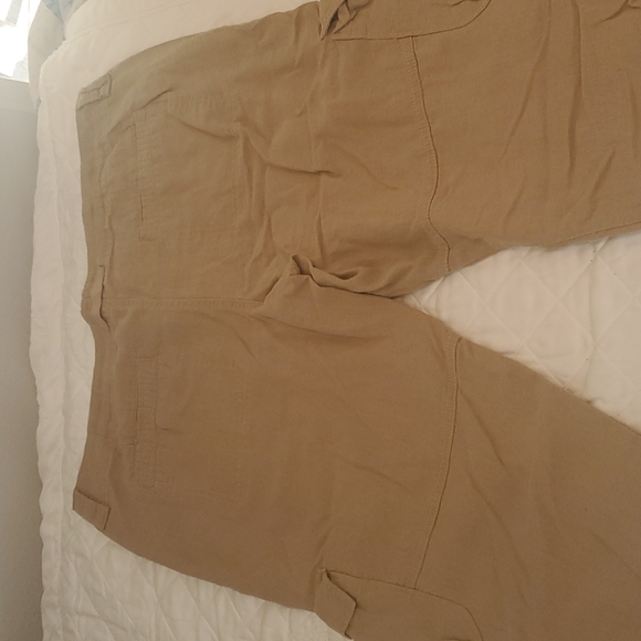 Old navy capris - Picture 3 of 6